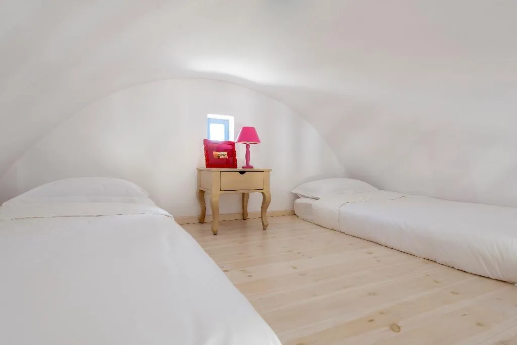 VILLA WITH PRIVATE POOL Room, Earino Suites and Villas, Santorini