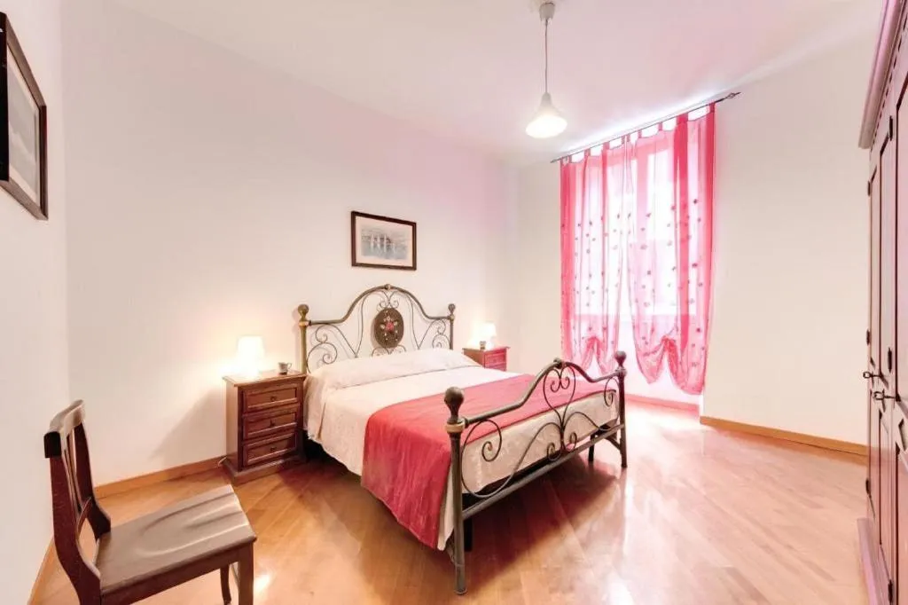 Room, Nova Domizia, Rome