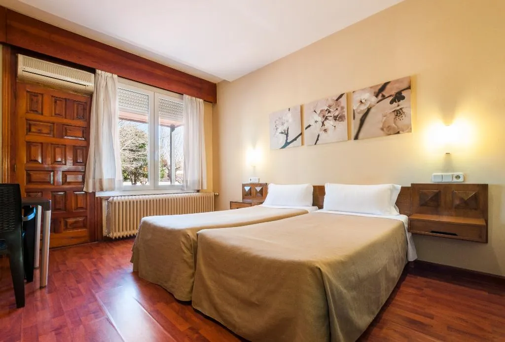 DOUBLE STANDARD Room, Los Olivos, Madrid