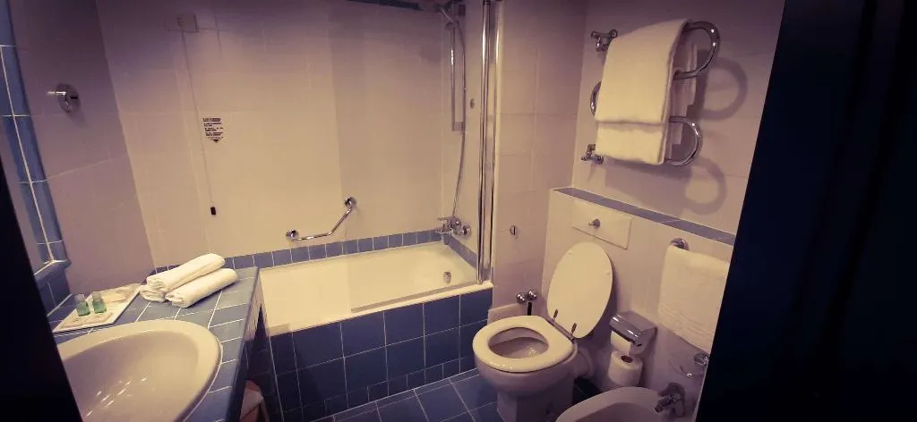 DOUBLE QUEEN SIZE BED Room, Hotel Blaise & Francis, Milan