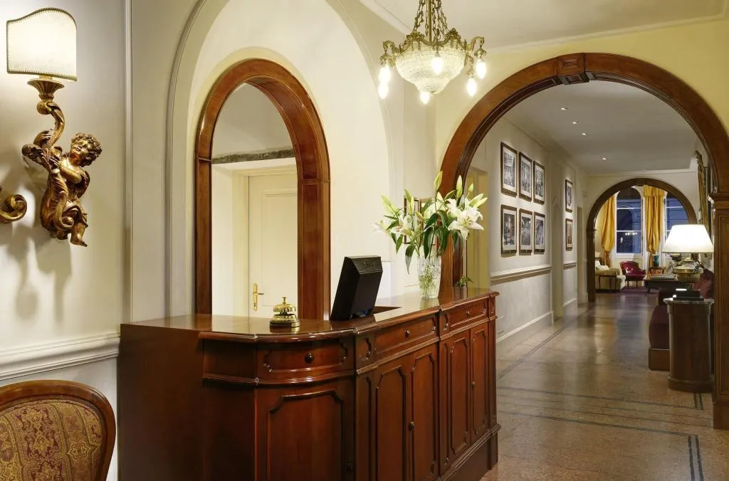 Lobby, Pendini, Florence