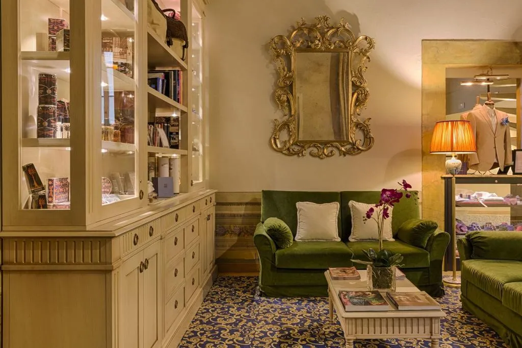 Lobby, Palazzo Guicciardini, Florence