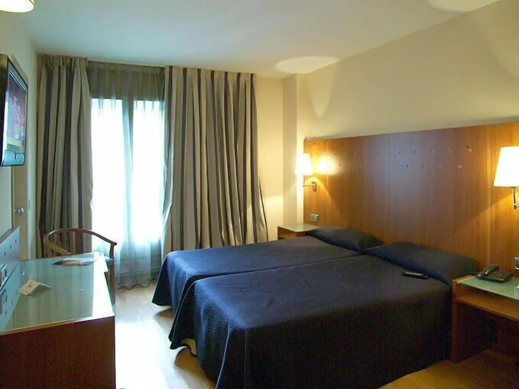 DOUBLE SINGLE USE QUEEN SIZE BED Room, J. Balmes, Costa Brava