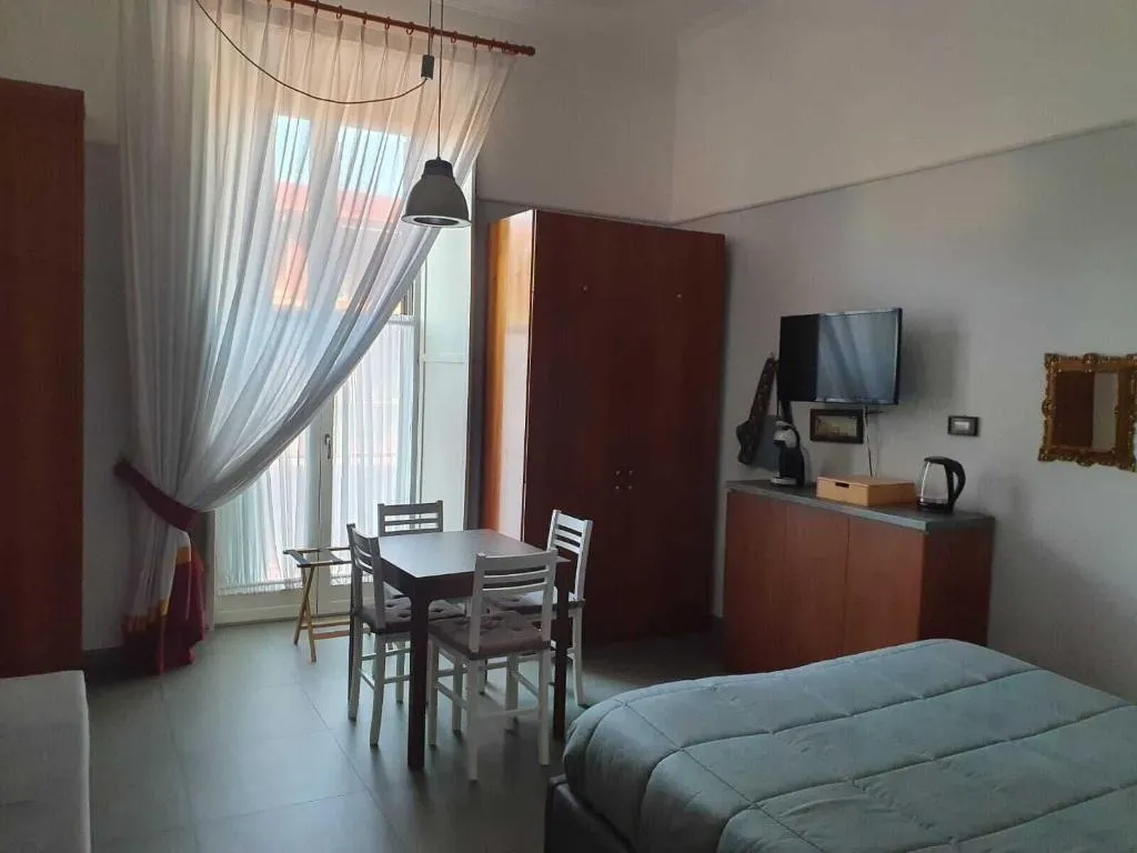 Room, Moon Luxury Rooms & Apartments, Naples