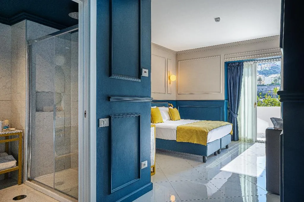Double or Twin DELUXE POOL VIEW Room, Mary Hotel, Naples