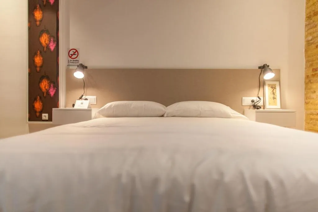Room, Host & Home, Valencia