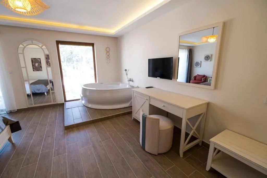 SUITE WITH JACUZZI Room, Icarus Alaçati +16, Izmir