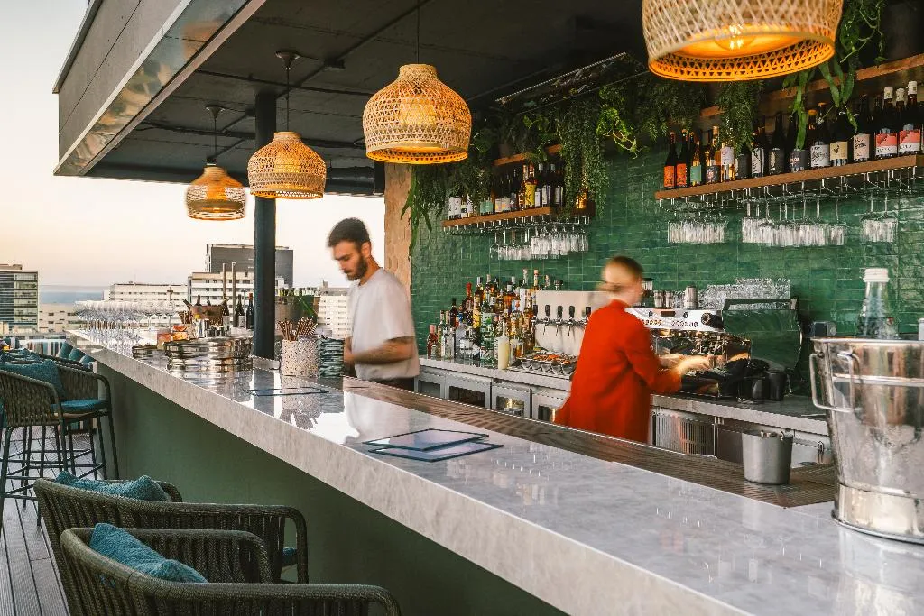 Bar, The Social Hub Barcelona Poblenou, Barcelona