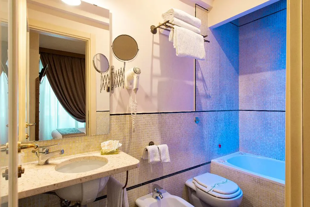 DOUBLE SINGLE USE STANDARD Room, Grand Hotel Europa, Naples