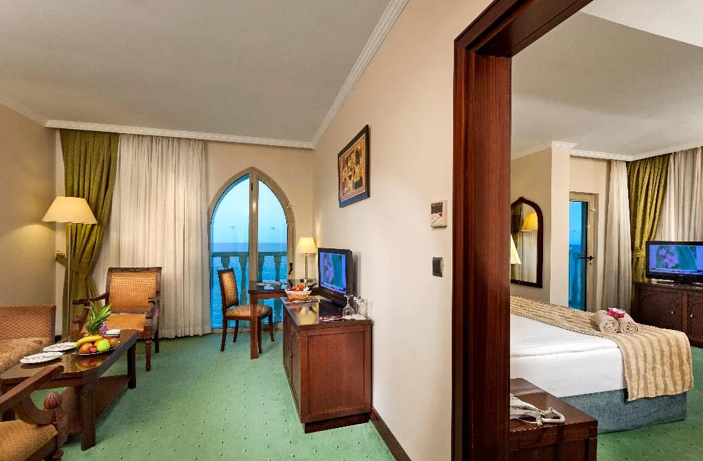 SUITE STANDARD Room, Crowne Plaza Antalya, Antalya