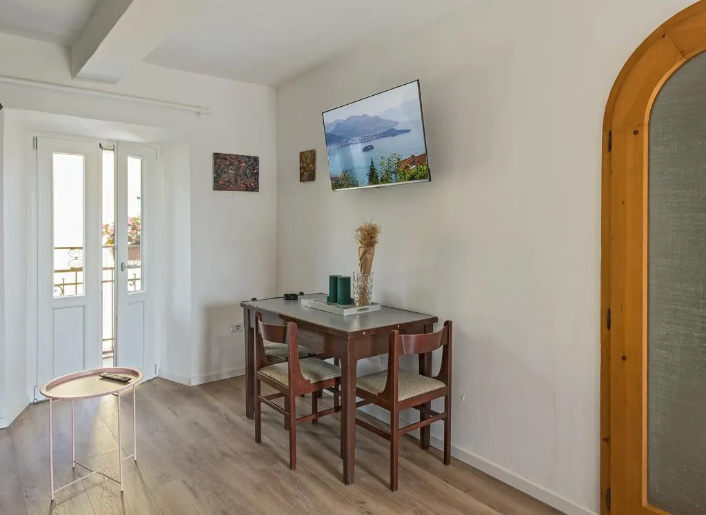 APARTMENT TWO BEDROOMS ONE BATHROOM Room, Stresa Complex Levoasi, Milan