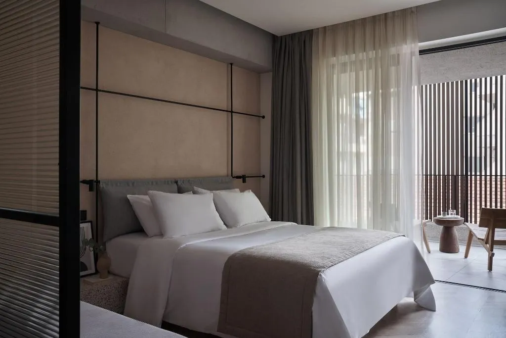Room, Newel Psychiko, Athens