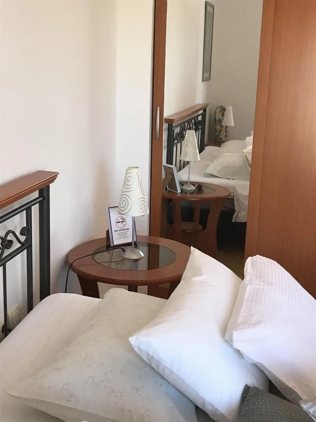 Room, Pink Inn, Split