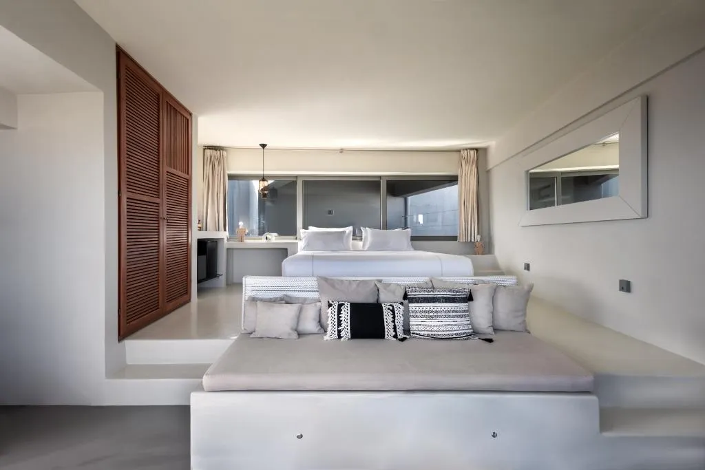 JUNIOR SUITE STANDARD Room, West East Suites, Santorini