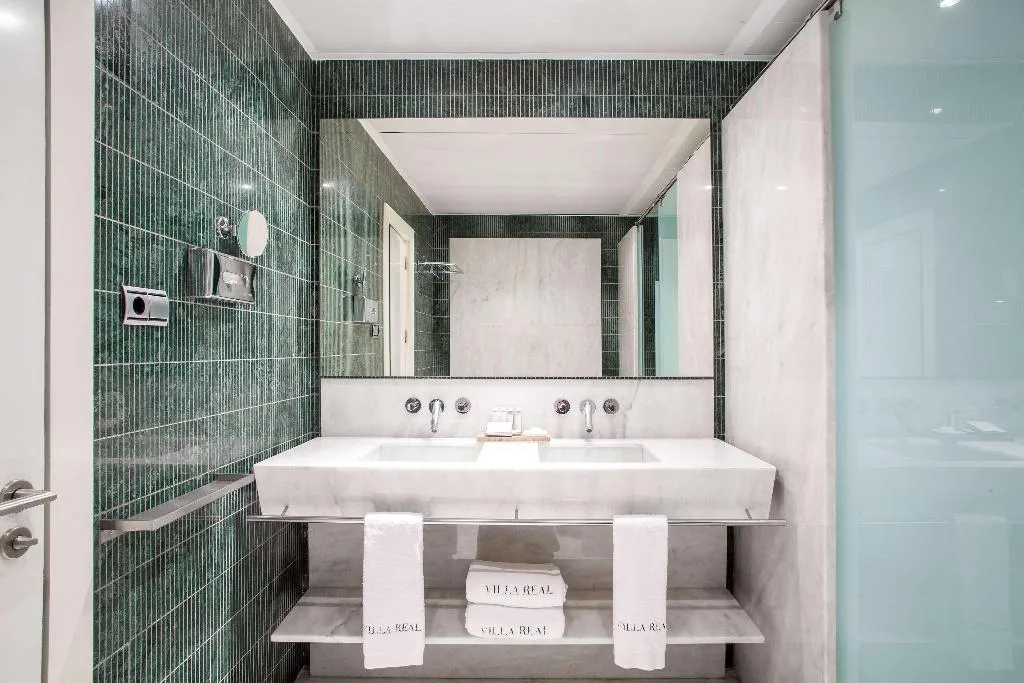 SUITE KING SIZE BED Room, Hotel Villa Real, Madrid