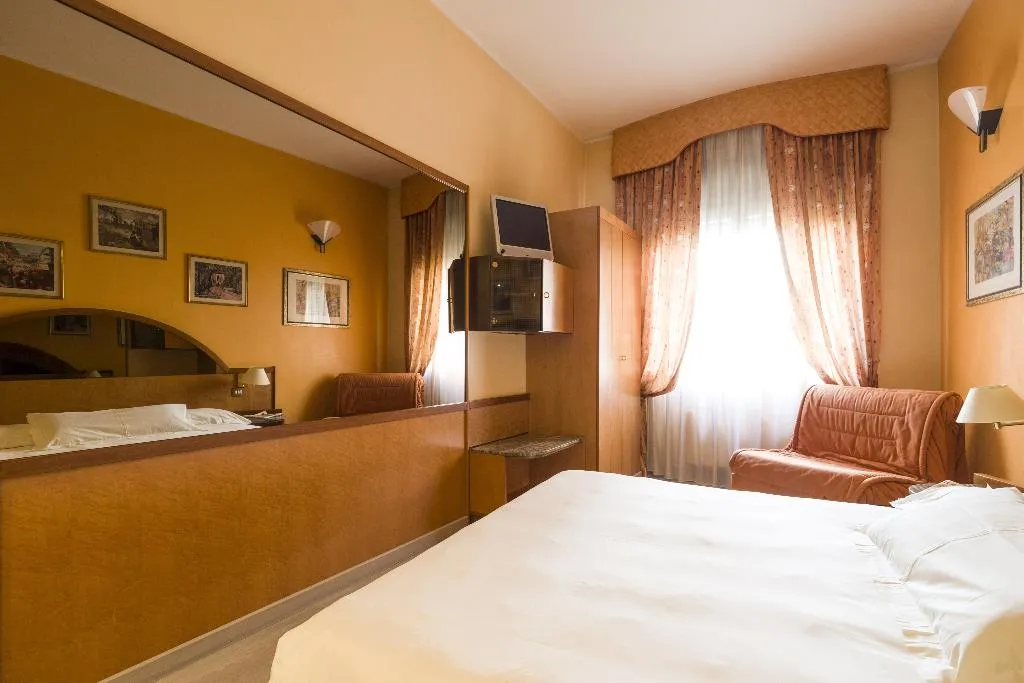 Double or Twin STANDARD Room, Carrobbio, Milan