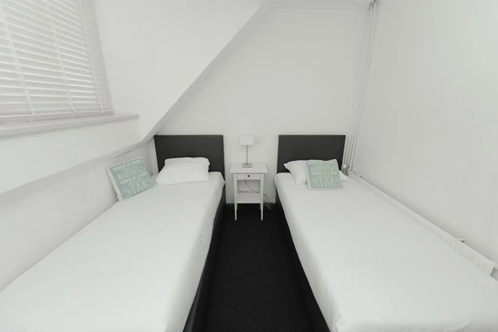 APARTMENT TWO BEDROOMS ONE BATHROOM Room, Herbergh Amsterdam Airport, Amsterdam