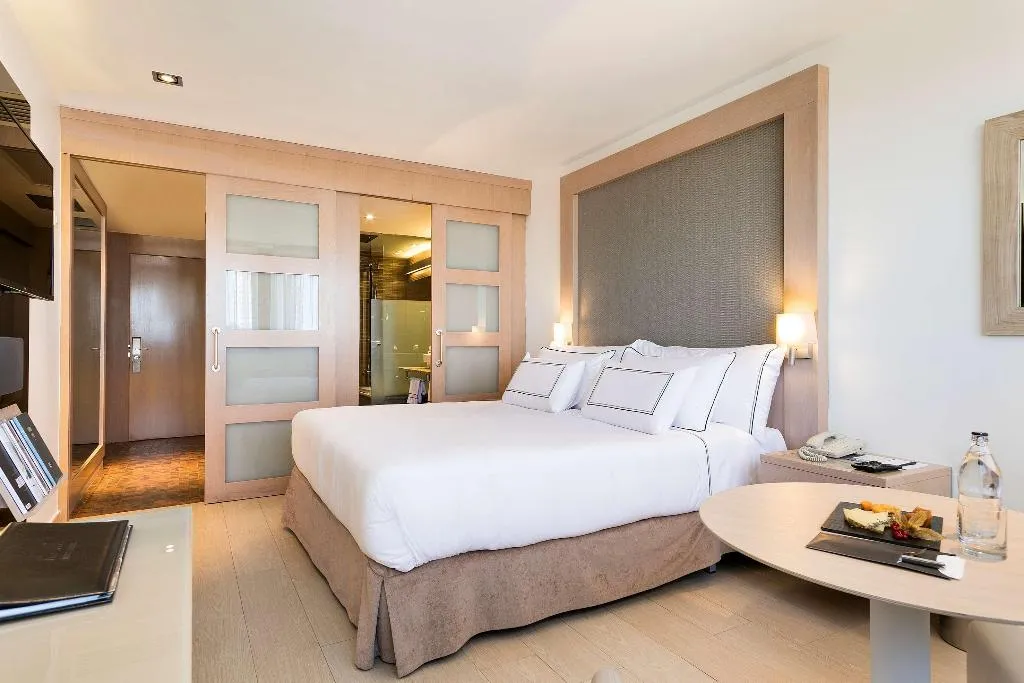 Double or Twin STANDARD Room, Melia Madrid Princesa, Madrid