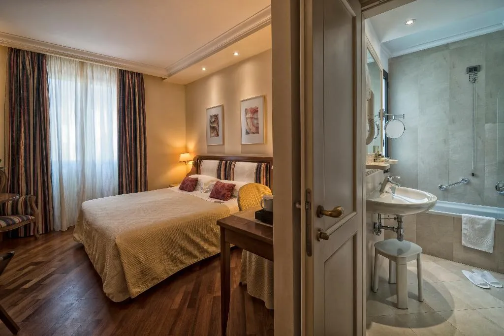 Double or Twin STANDARD Room, B&B Hotel Firenze Laurus Al Duomo, Florence