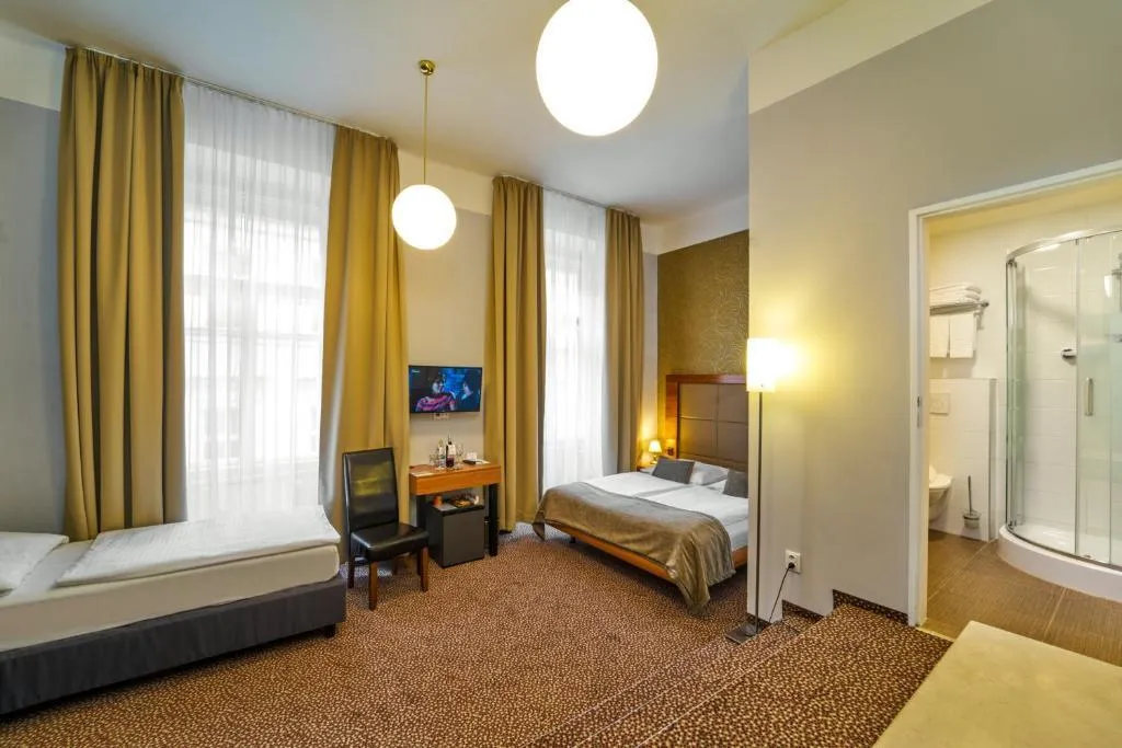 TRIPLE STANDARD Room, Metropolitan Old Town - Czech Leading Hotels, Prague