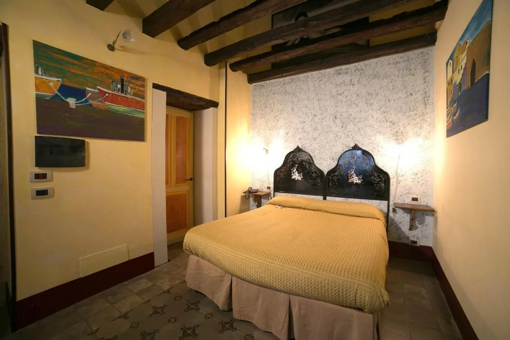 DOUBLE CLASSIC Room, Charme Henry S House, Catania
