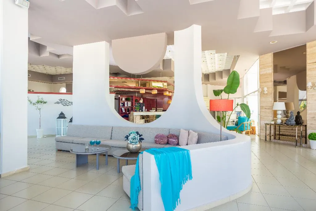 Lobby, Happy Days, Rhodes