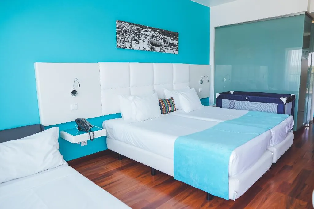 FAMILY ROOM CAPACITY 3 Room, Aquashow Park Hotel, Algarve