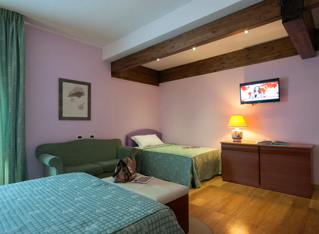 QUADRUPLE STANDARD Room, La Pergola, Rome