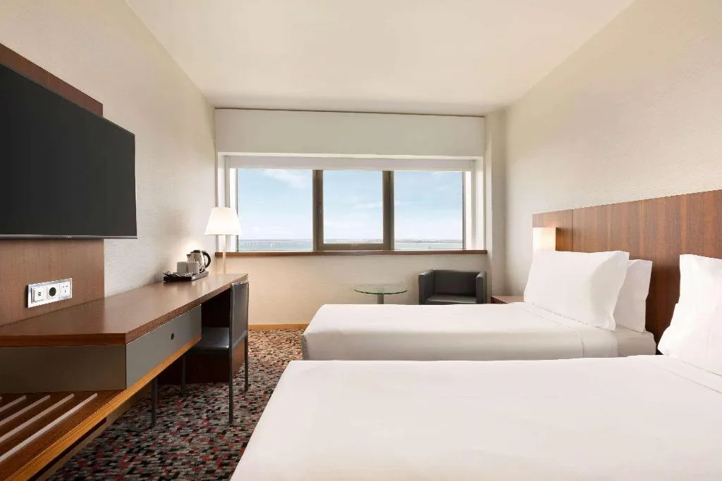 Double or Twin RIVER VIEW Room, Ramada by Wyndham Lisbon, Lisbon