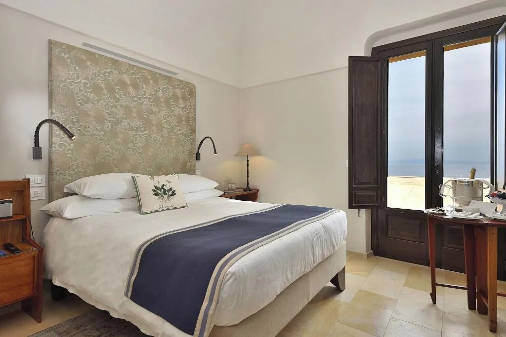DOUBLE DELUXE SEA VIEW Room, Monastero Santa Rosa Hotel & Spa, Naples
