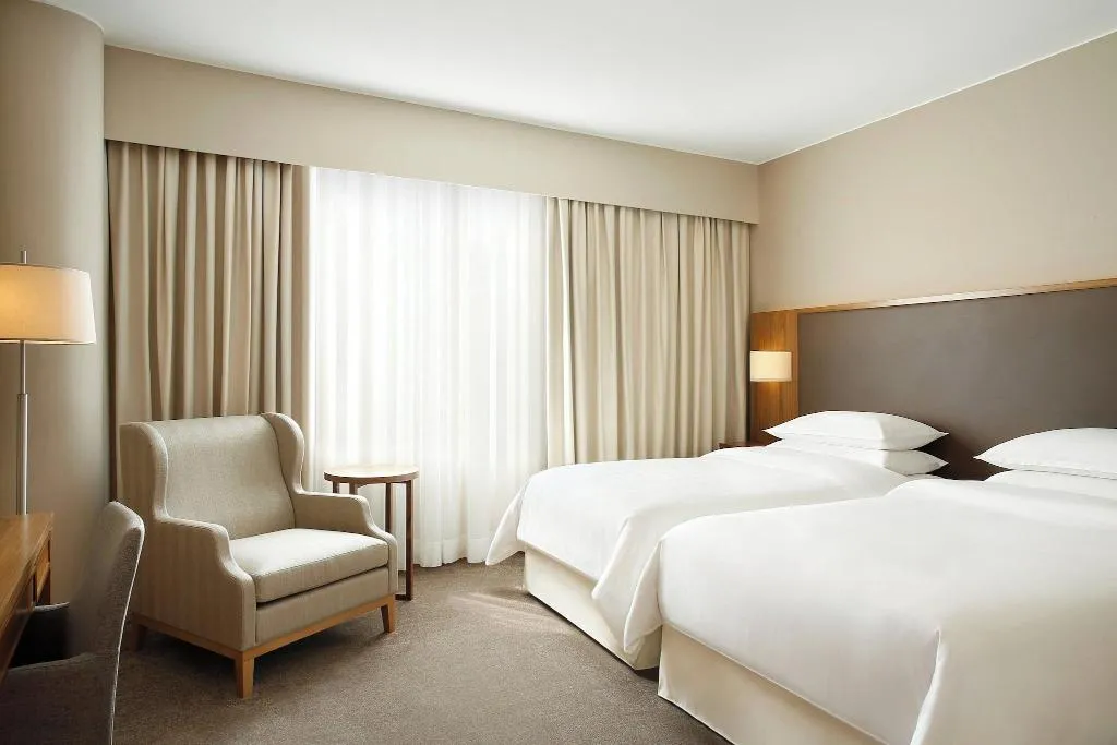 TWIN DELUXE Room, Sheraton Lake Como, Milan