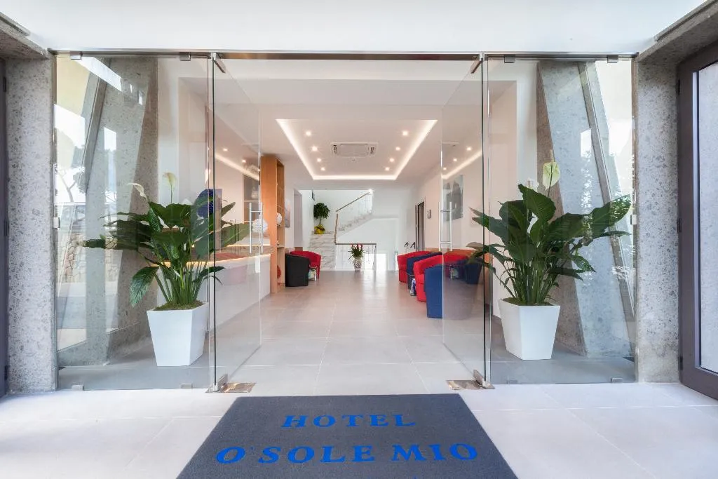 Lobby, O Sole Mio, Naples