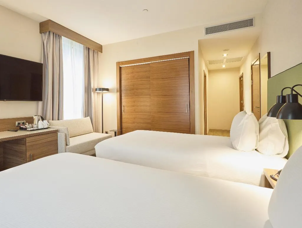 FAMILY ROOM CONNECTING ROOM Room, Hilton Garden Inn Sevilla, Seville