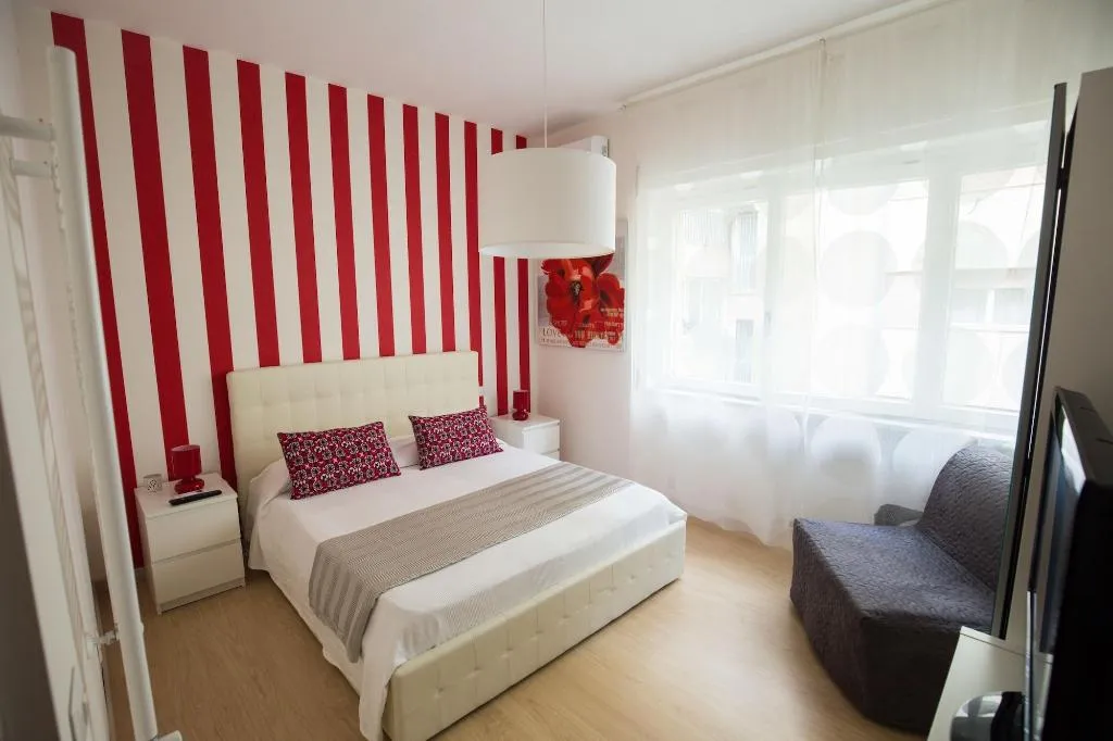 Room, B&B Bernini 20, Naples