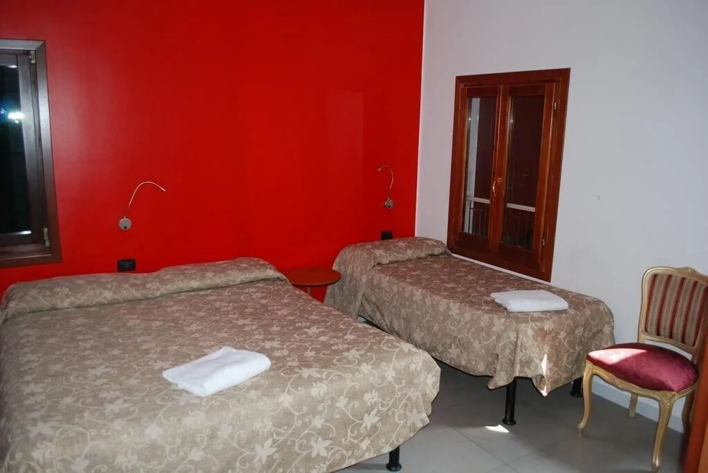 Room, San Geremia, Venice