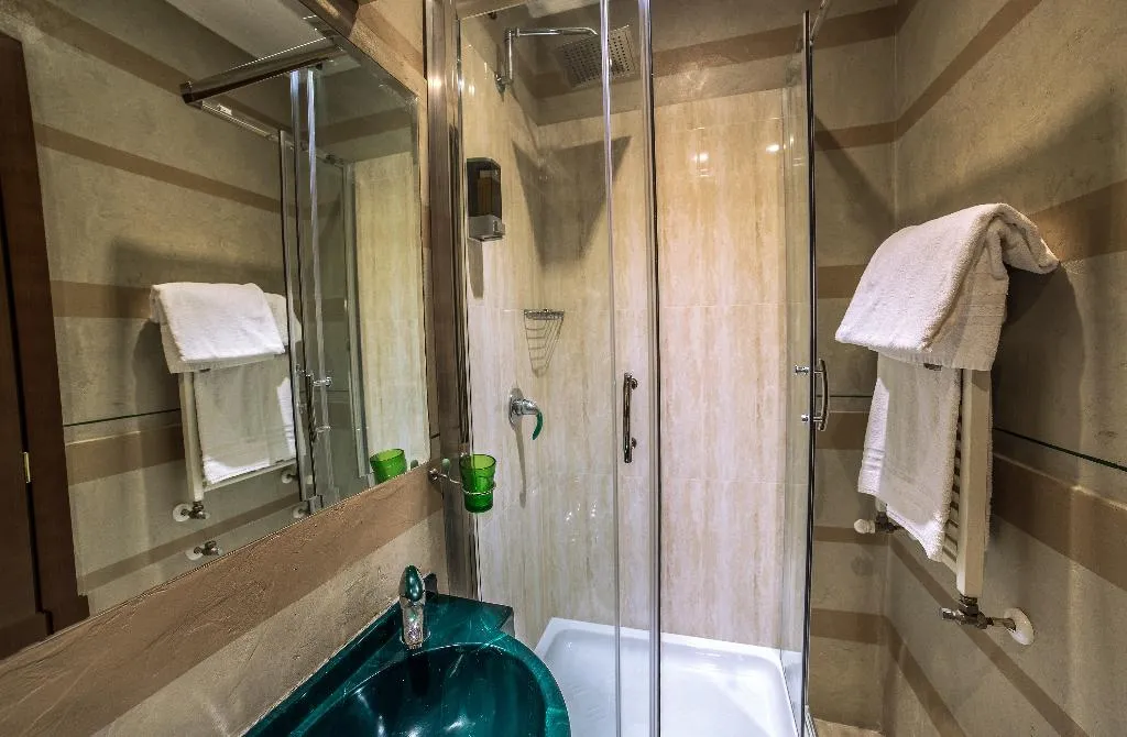 DOUBLE ECONOMY Room, Kent, Rome