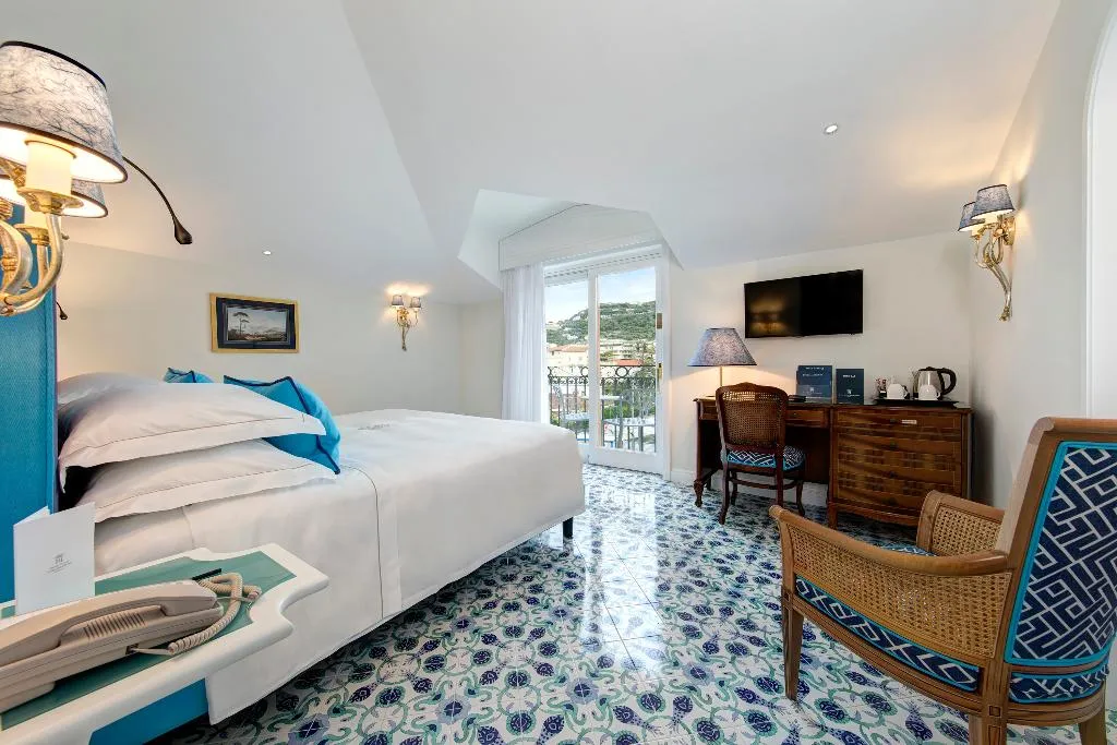 Double or Twin CLASSIC WITH BALCONY Room, Grand Hotel Ambasciatori, Naples