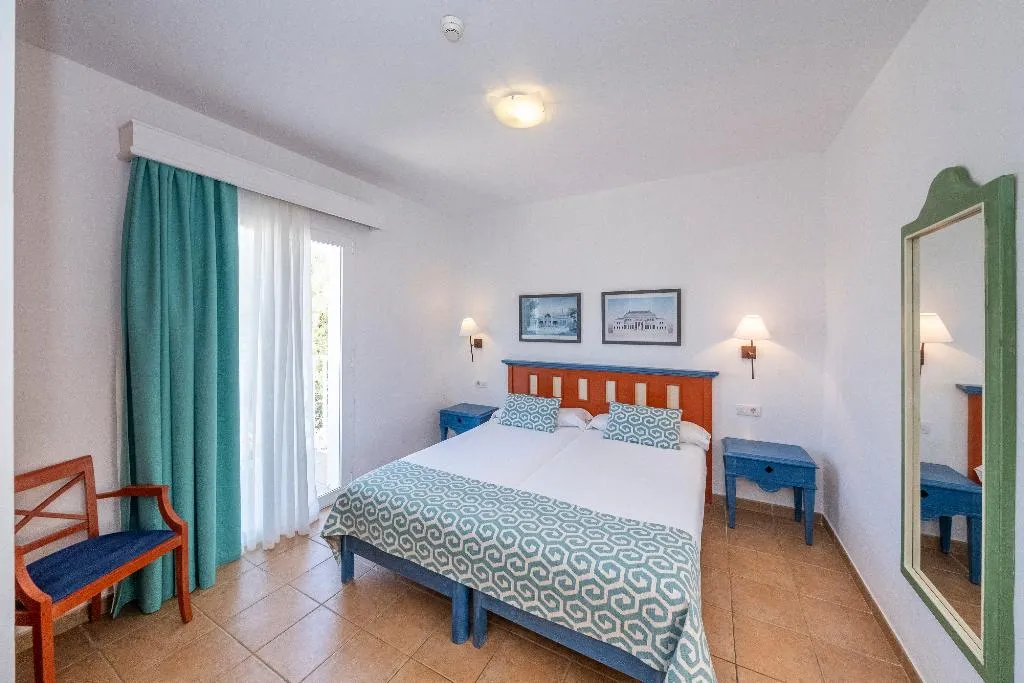 APARTMENT CAPACITY 5 ONE BEDROOM Room, Comitas Isla del Aire, Menorca