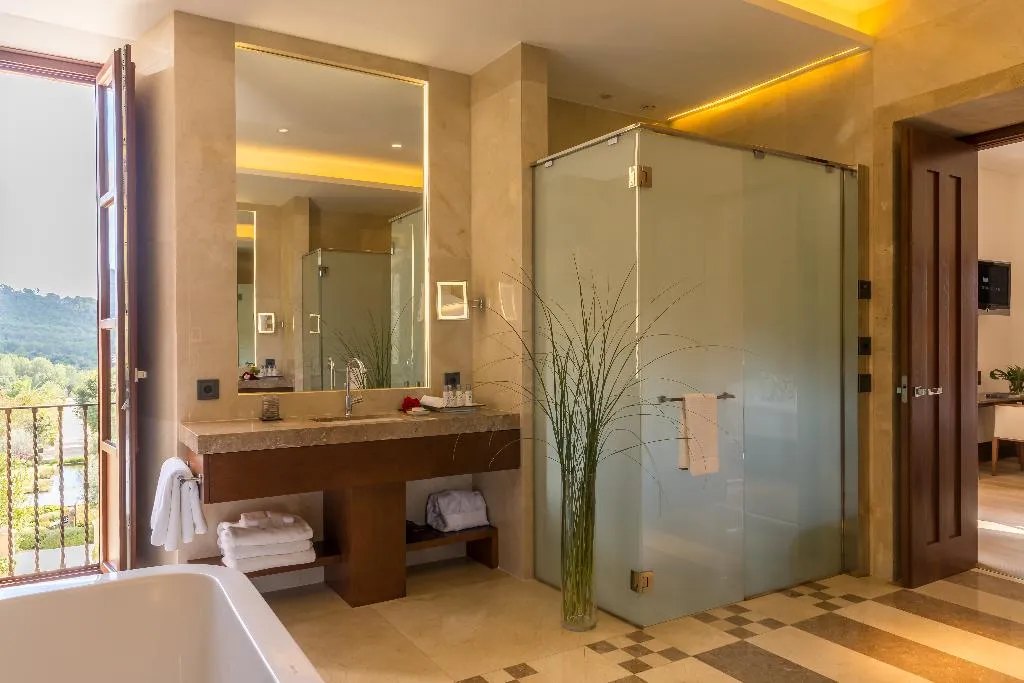 SUITE STANDARD Room, Castell Son Claret, Majorca