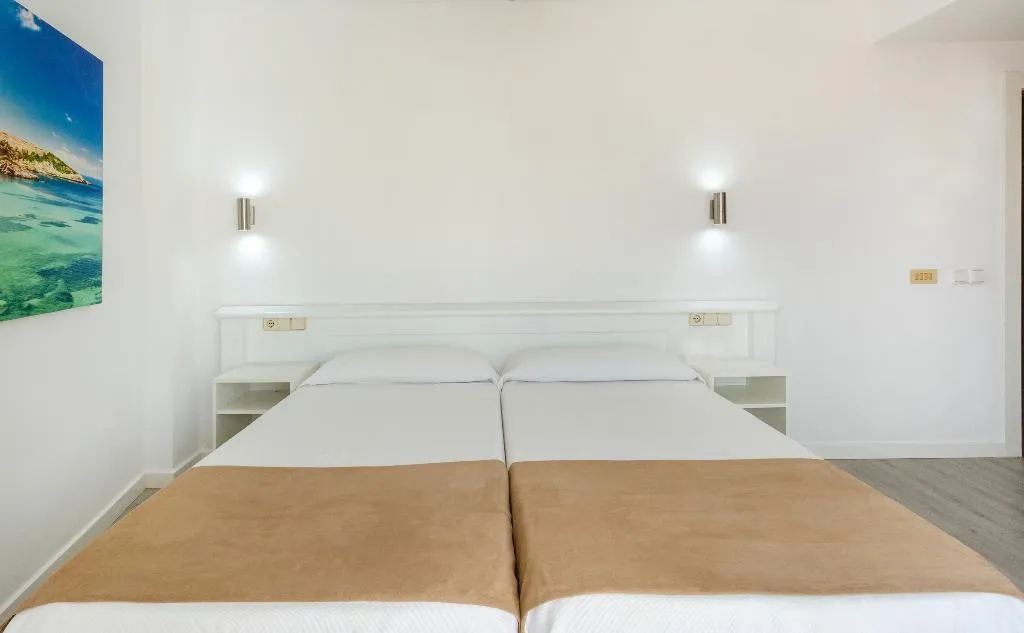 Room, Kilimanjaro, Majorca