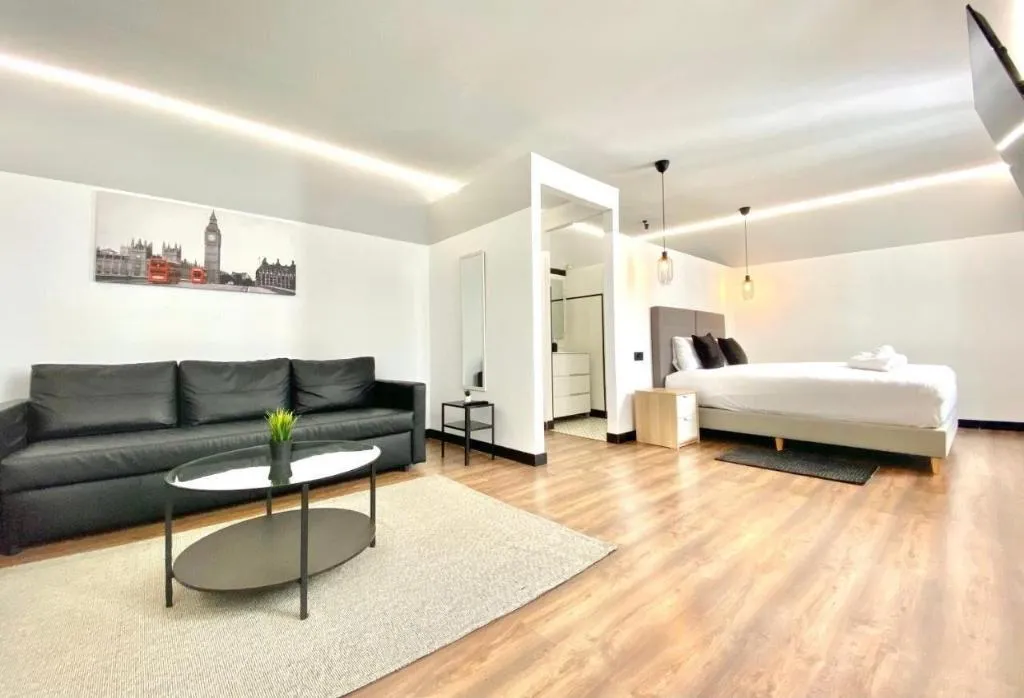 Room, Montera Center Madrid, Madrid