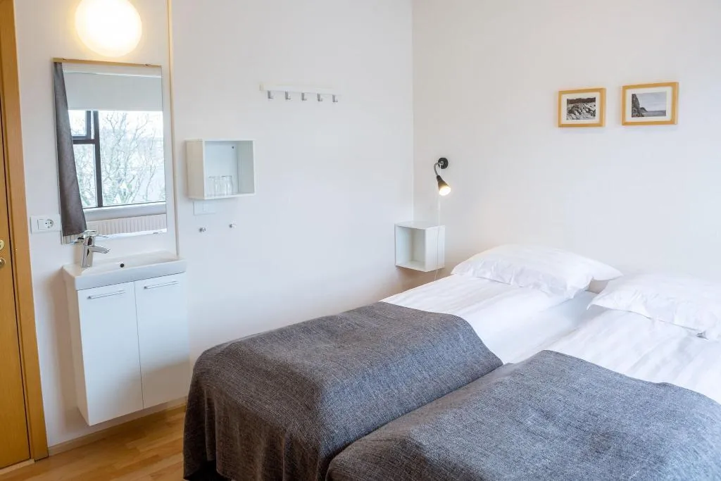 TWIN WITH SHARED BATHROOM Room, Guesthouse Sunna, Reykjavik