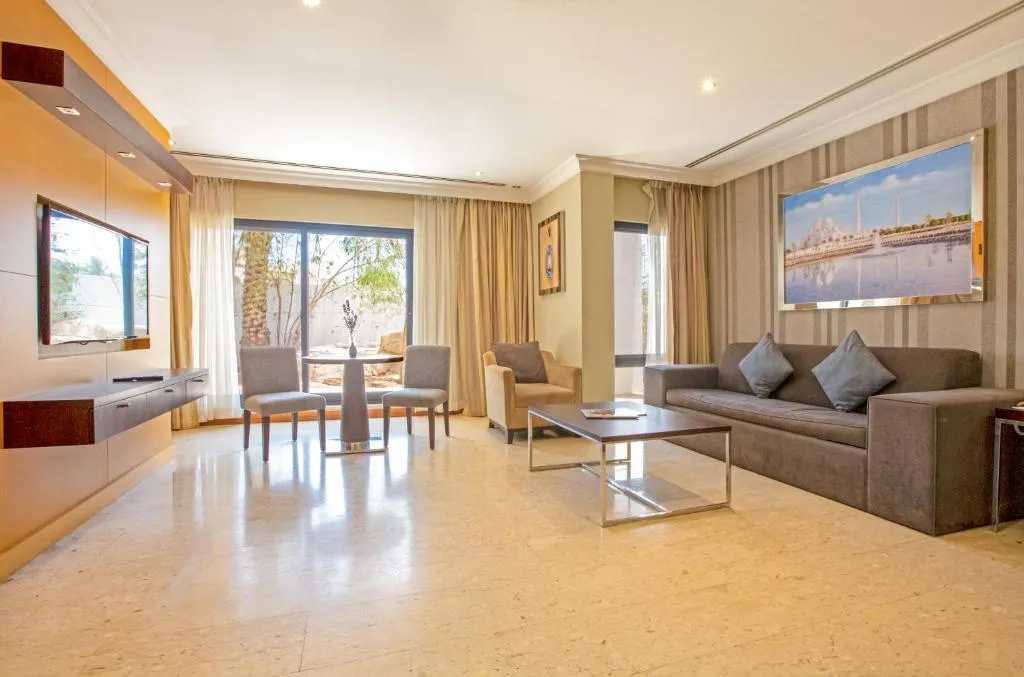 DOUBLE STANDARD Room, Dubai Marine Beach Resort & Spa, Dubai