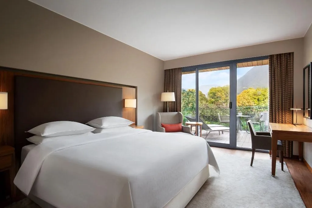 Room, Sheraton Lake Como, Milan