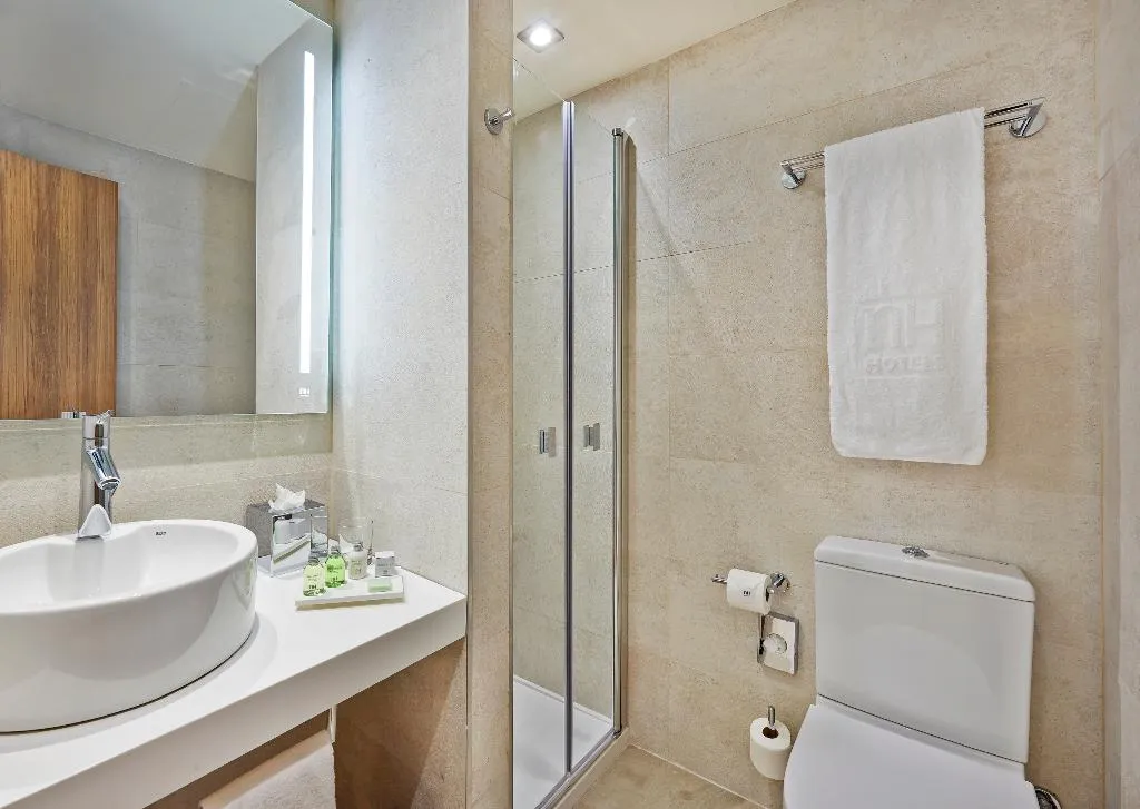 SINGLE STANDARD Room, NH Barcelona Les Corts, Barcelona