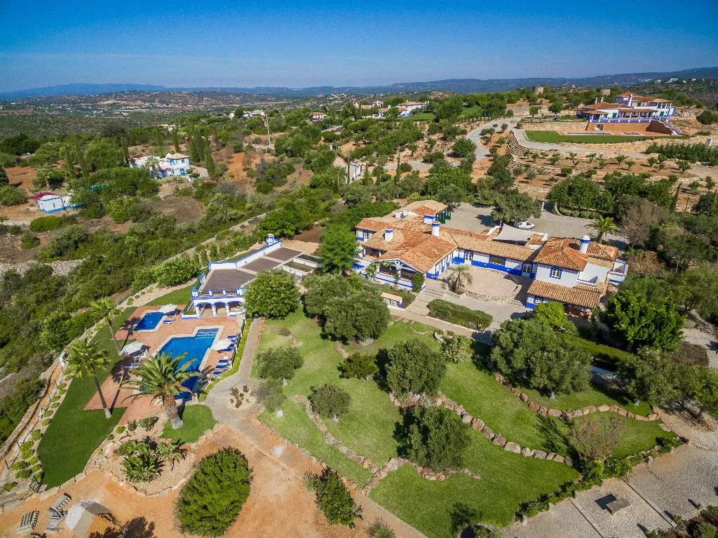 VILLA FIVE BEDROOMS TWO BATHROOMS Room, Shantivillas, Algarve