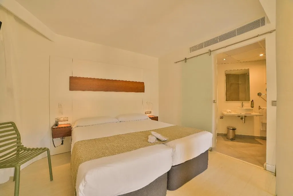STUDIO BEACH FRONT Room, Azul Playa Apartments, Majorca
