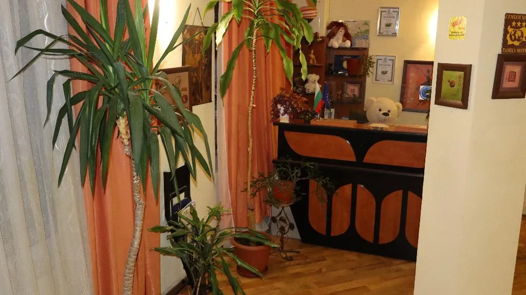 Lobby, Palitra, Varna