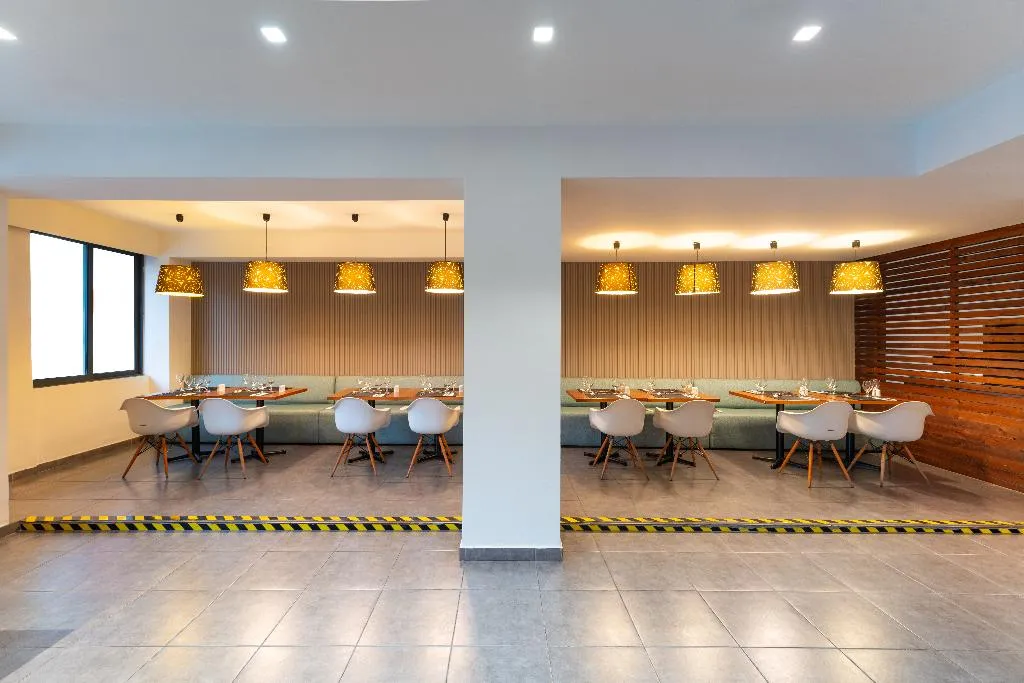 Restaurant, Amphitryon city hotel, Rhodes