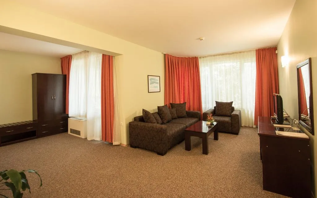 Room, Divesta, Varna